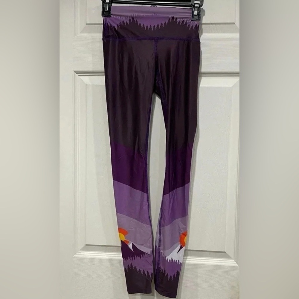 Colorado Threads Women’s XS Yoga Pants Tights for Workout or Pilates Purple EUC